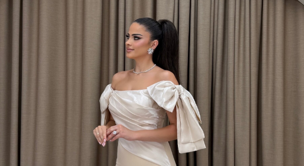 Gëzimja iu jep "leksion" elegance, ja si të shkëlqeni në dasma