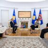Haxhiu takon ambasadorin britanik, diskutojnë për ngërçin institucional
