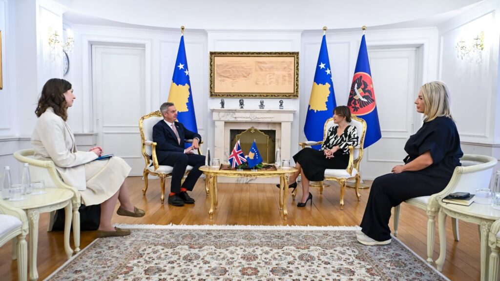 Haxhiu takon ambasadorin britanik, diskutojnë për ngërçin institucional