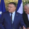 A ka lidhje armatimi i ekspozuar sot në veri me vrasjet e shqiptarëve? Flasin Hoxha e Sveçla