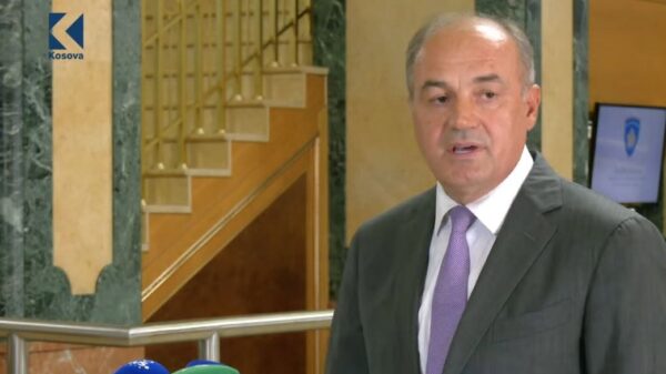 Hoxhaj: Sot e kishim një seancë të turpit (VIDEO)