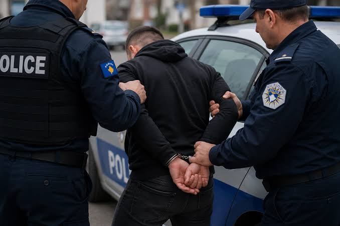 I dehur sulmoi policët dhe demoloi zyrën, përfundon në pranga i dyshuari në Shtërpcë