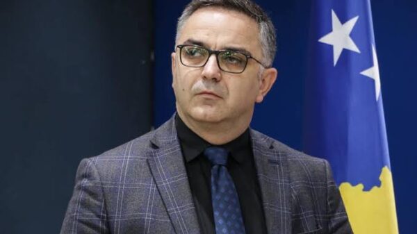 Tahiri kërkesë publike Deharit: Të zhvillohet takim për koordinimin e seancës së radhës