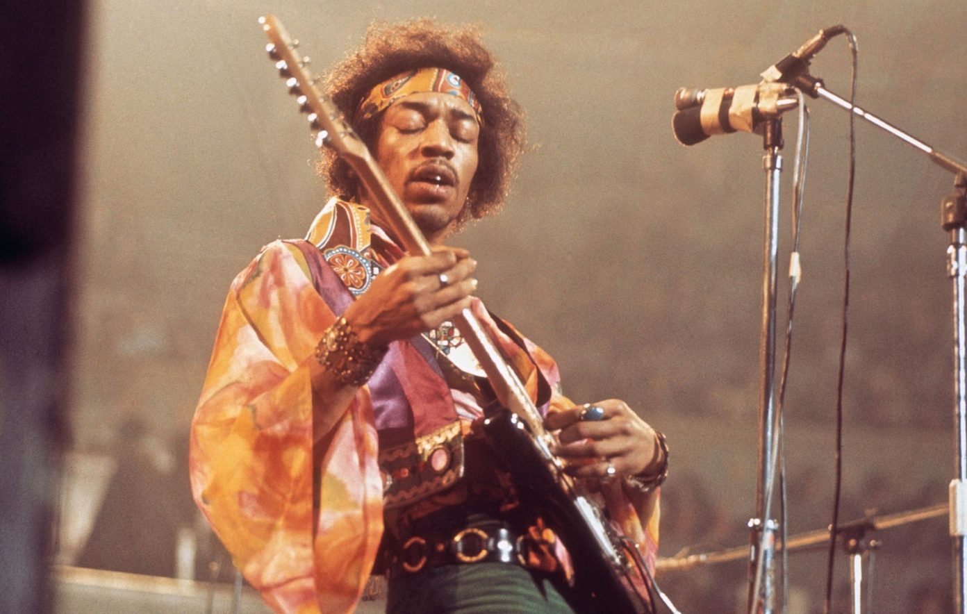 Zbulohen pamje të rralla të Jimi Hendrix në Woodstock, të filmuara fshehurazi nga skena (VIDEO)