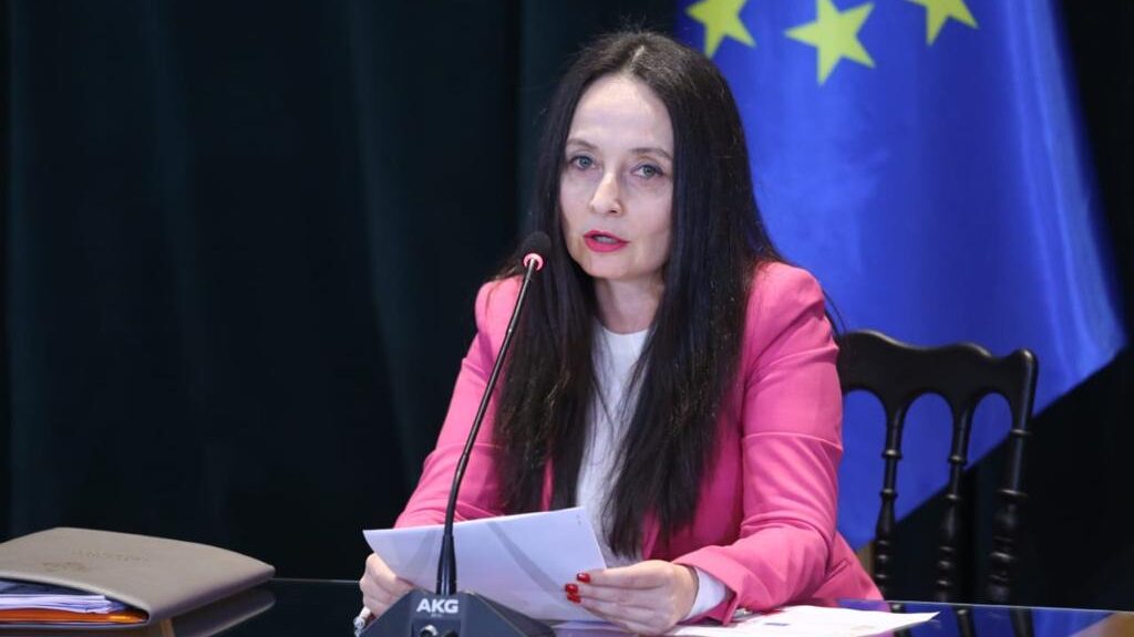 Ministrja shqiptare, homologut serb për Ibrin: Lumi dhe historia rrjedhin përpara