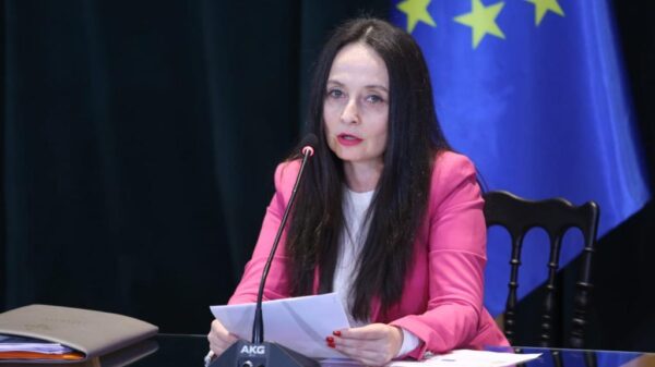 Ministrja shqiptare, homologut serb për Ibrin: Lumi dhe historia rrjedhin përpara