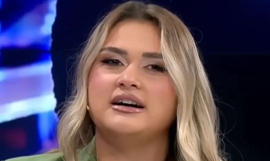 Pas ndarjes, Neda kërkon ndjesë për iluzionin e familjes perfekte
