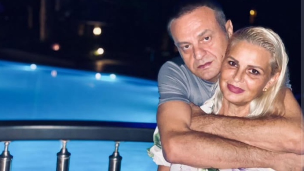 Sinan Vllasaliu uron bashkëshorten me fjalë të ëmbla