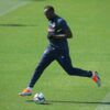Usain Bolt rikthehet në futboll, do të luajë në ligat e së dielës në Angli