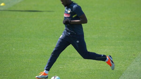 Usain Bolt rikthehet në futboll, do të luajë në ligat e së dielës në Angli