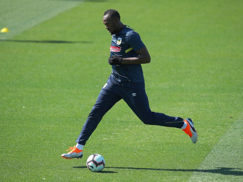Usain Bolt rikthehet në futboll, do të luajë në ligat e së dielës në Angli