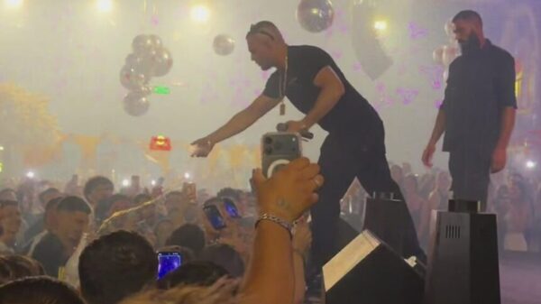 Don Xhoni pranon gabimin ndaj pjesmarrësit në koncert, kërkon falje për veprimin