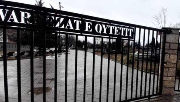 Po festonte ditëlindjen e 59-të, vdes papritur mbikqyrësi i varrezave (VIDEO)