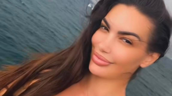 Zajmina Vasjari, si rrallë herë i shfaq fëmijët në publik