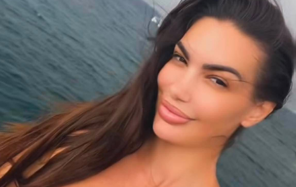 Zajmina Vasjari, si rrallë herë i shfaq fëmijët në publik