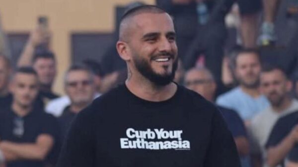 Arian Agushi sulmohet keq, kap armët në dorë