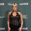 Bebe Rexha shkëlqen në mbrëmjen e amfAR në Venecia