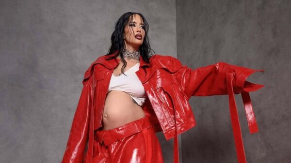 Dafina Zeqiri gjykohet se këndon me “barkun sa koshi”